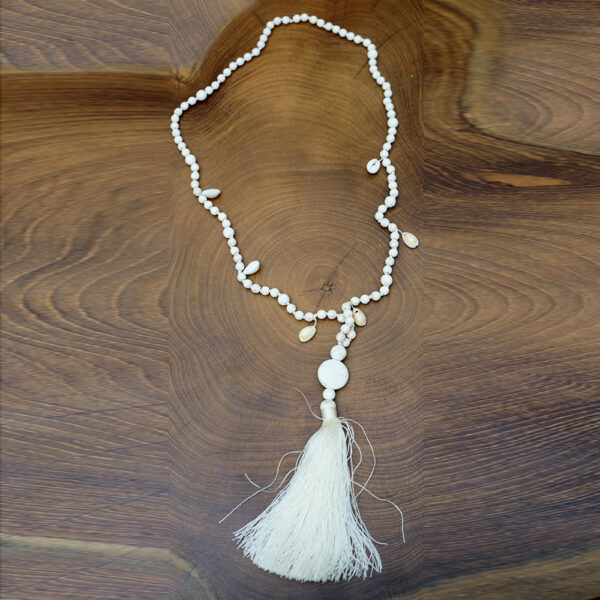 Necklace Pyrus Stone Charm Cowrie