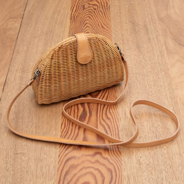 Bag rattan Cakup Moon
